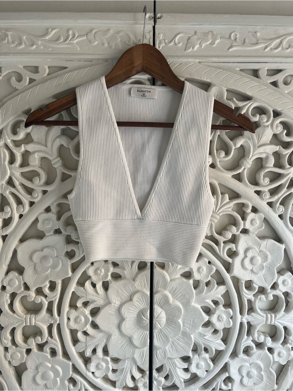 Babaton White Deep V Ribbed Knit Crop Tank Top XS Aritzia Sculpt Knit